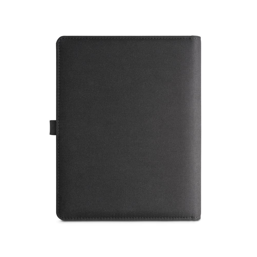 ELEVATE A5 FOLDER. Pasta A5 em 300D poliéster 100% reciclado com carregador por indução embutido (5'000 mAh) e bloco com páginas pautadas