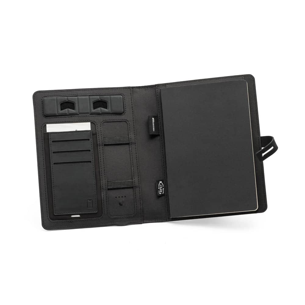 ELEVATE A5 FOLDER. Pasta A5 em 300D poliéster 100% reciclado com carregador por indução embutido (5'000 mAh) e bloco com páginas pautadas