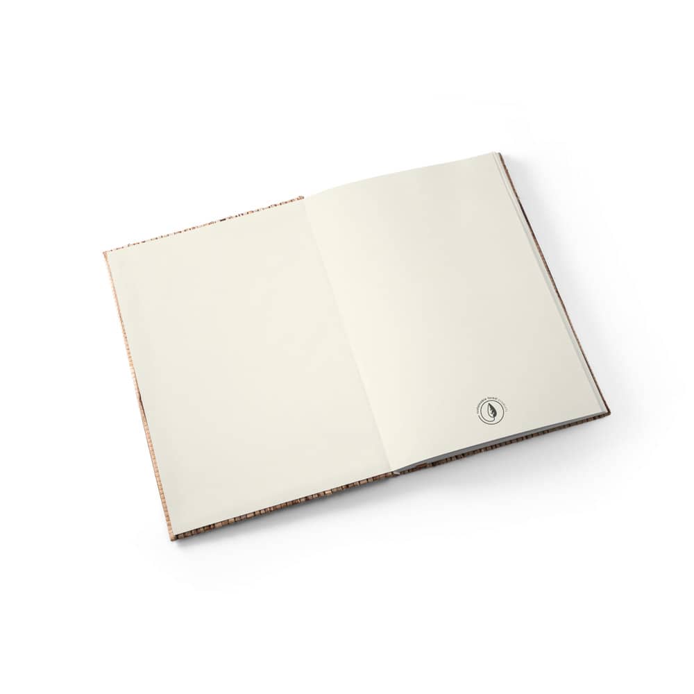 Caderno A5 de capa dura em palha natural com páginas pautadas recicladas