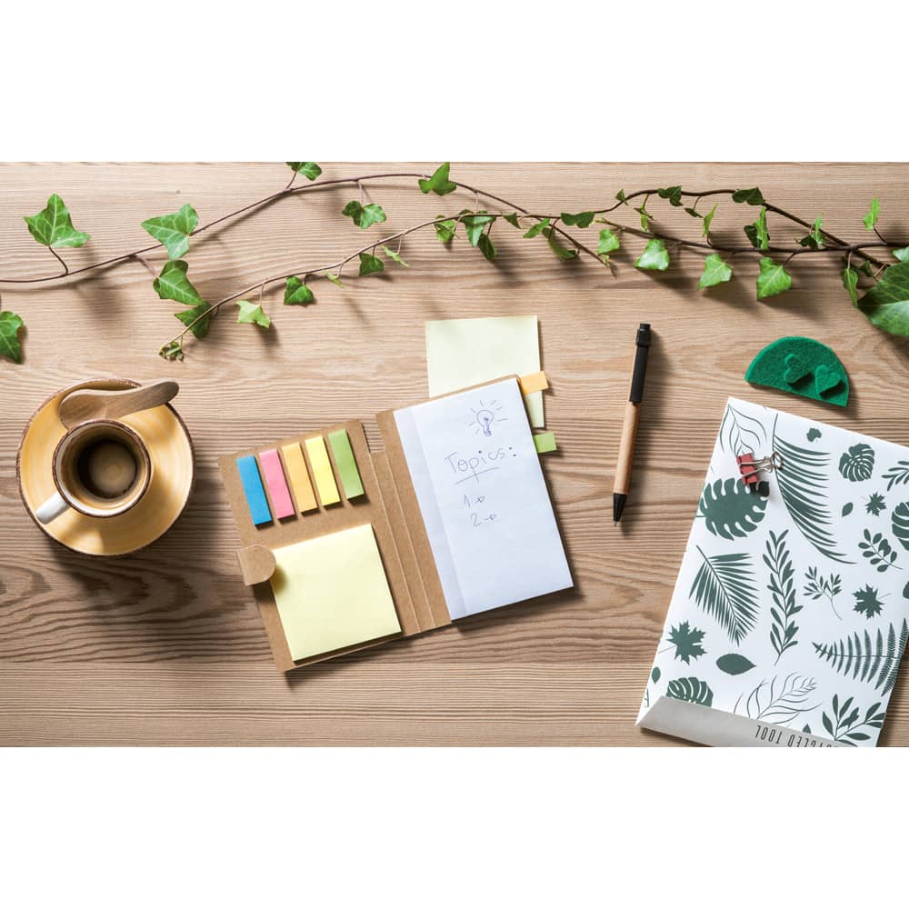 6 blocos adesivados com 25 folhas cada e capa em papel kraft reciclado