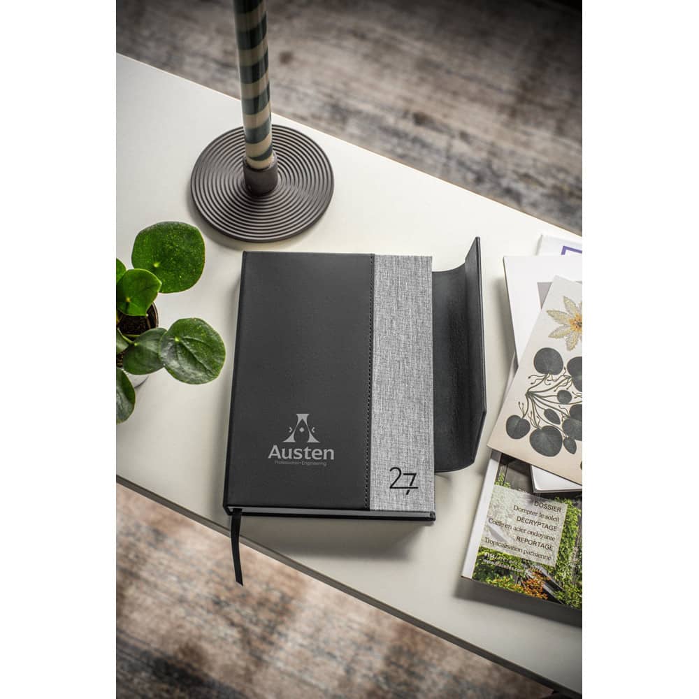 AUSTEN A5. Agenda A5 em PU (58% reciclado) e PET reciclado (100% rPET) 300D