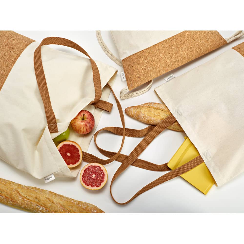 Sacola em 70% algodão reciclado e 30% poliéster reciclado (220 g/m²) com fundo em cortiça