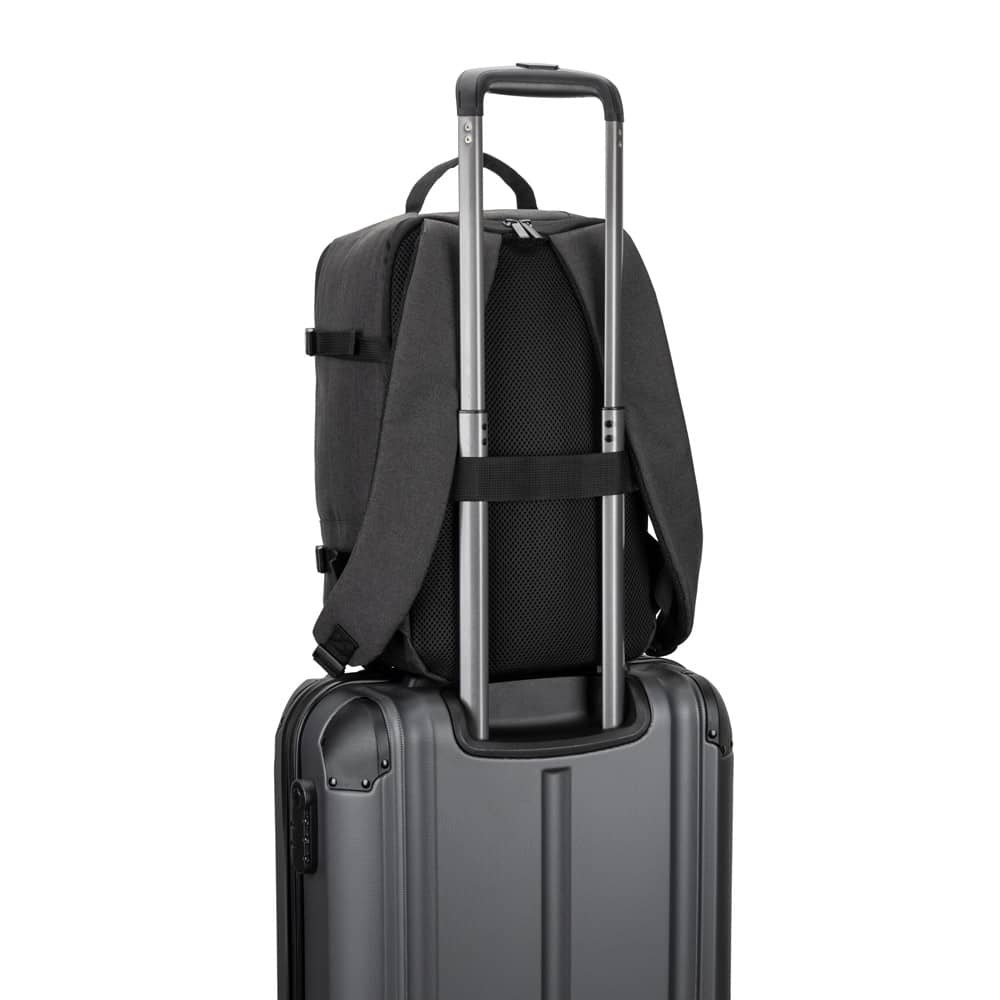 Mochila desenvolvida para cumprir as dimensões exigidas pelas companhias aéreas em poliéster reciclado 600D de alta densidade com acabamento repelente à água (20 L)
