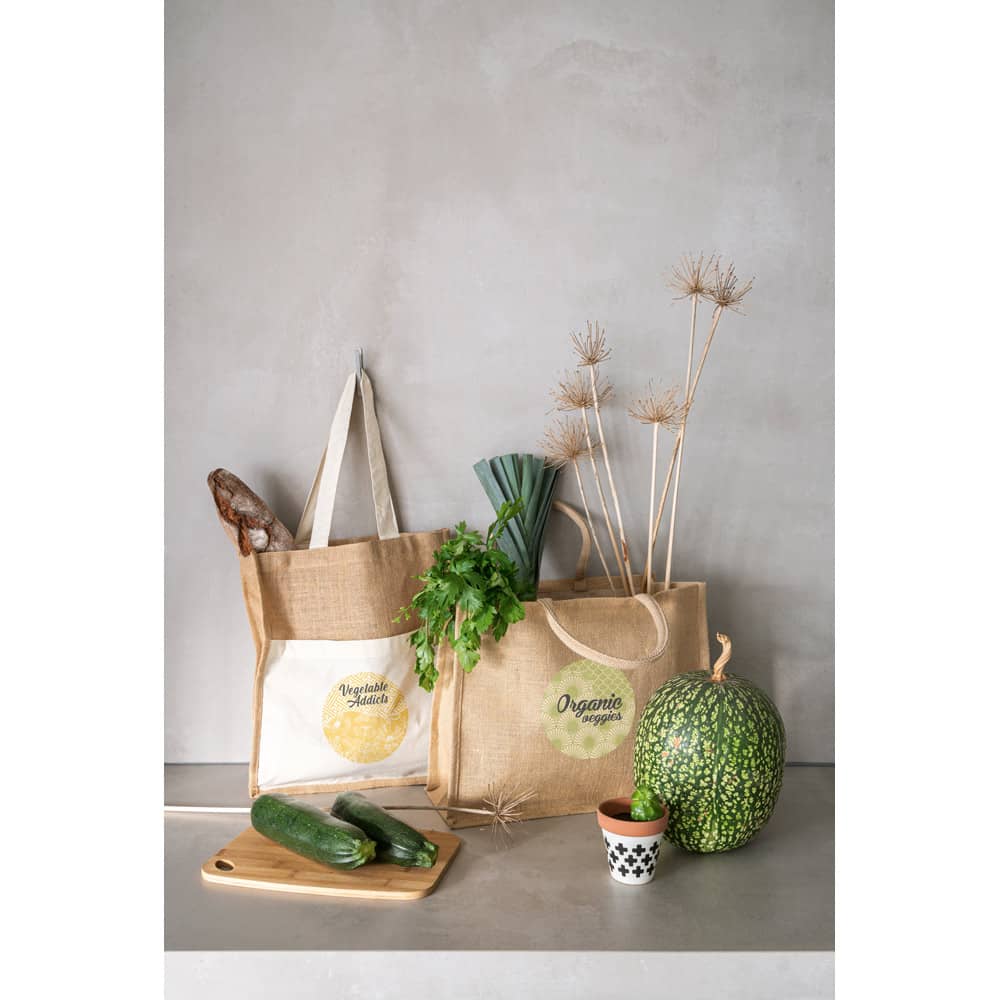 Sacola em 100% juta (240 g/m²) e bolso em 100% algodão (140 g/m²)