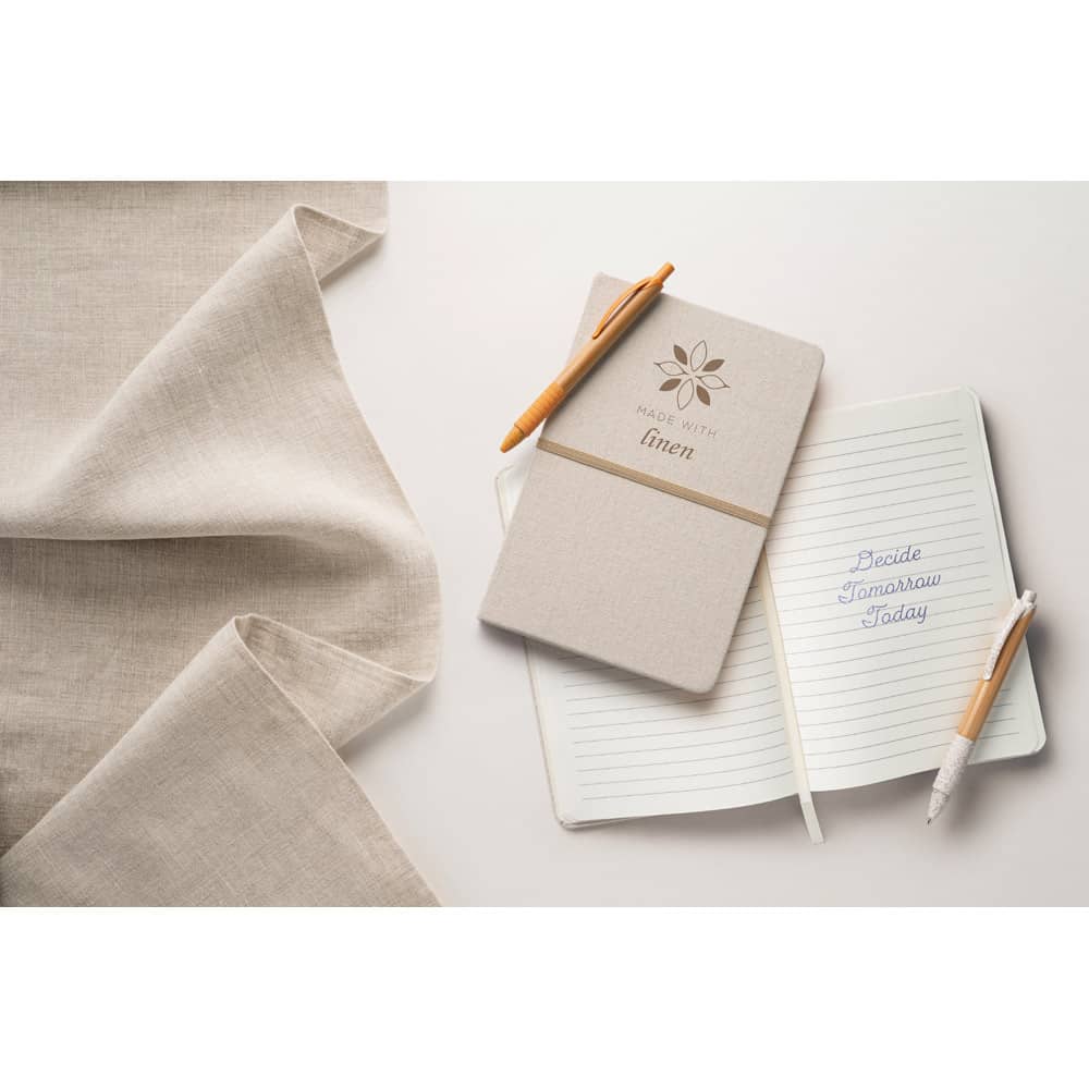 Caderno A5 de capa dura em linho (230 g/m²), com páginas pautadas