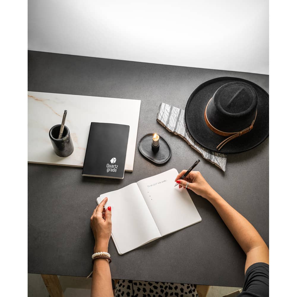 Caderno A5 de capa flexível em papel pedra (620g/m²)