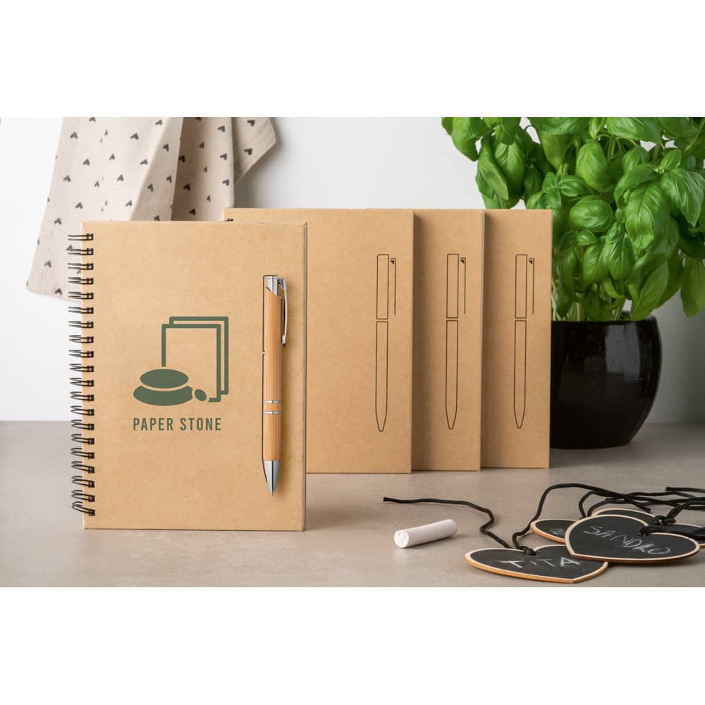 Caderno B6 de capa dura em papel kraft (120 g/m²), com páginas lisas