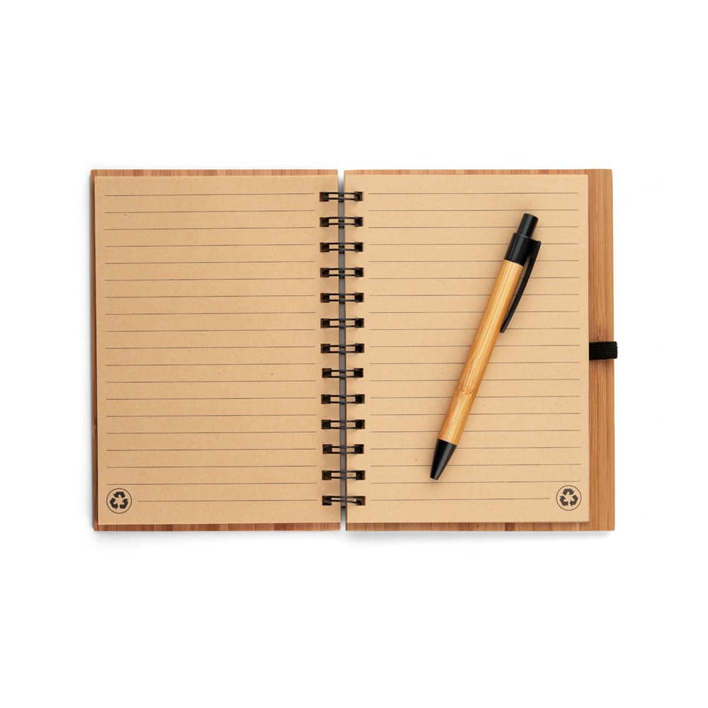 Caderno A5 espiral de capa dura em bambu, com páginas pautadas em papel 100% reciclado