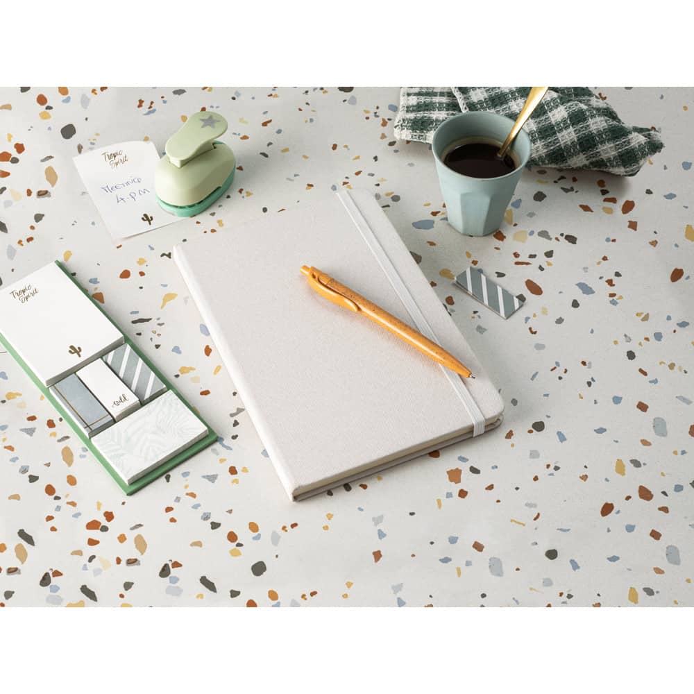 Caderno A5 de capa dura em poliéster 100% reciclado, com tratamento antibacteriano e páginas pautadas
