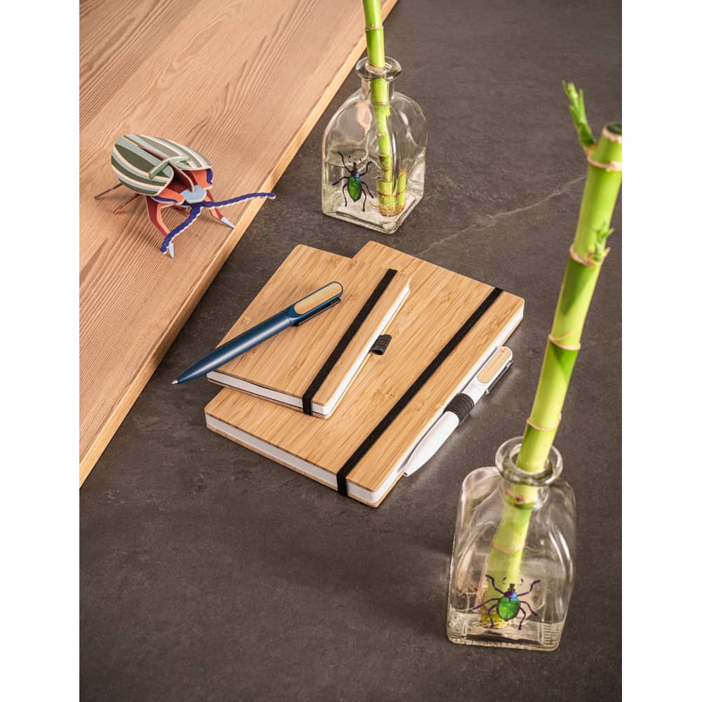 BUARQUE POCKET. Caderno de bolso com capa e contracapa em placa de bambu e lombada em poliéster 100% reciclado, com páginas lisas recicladas