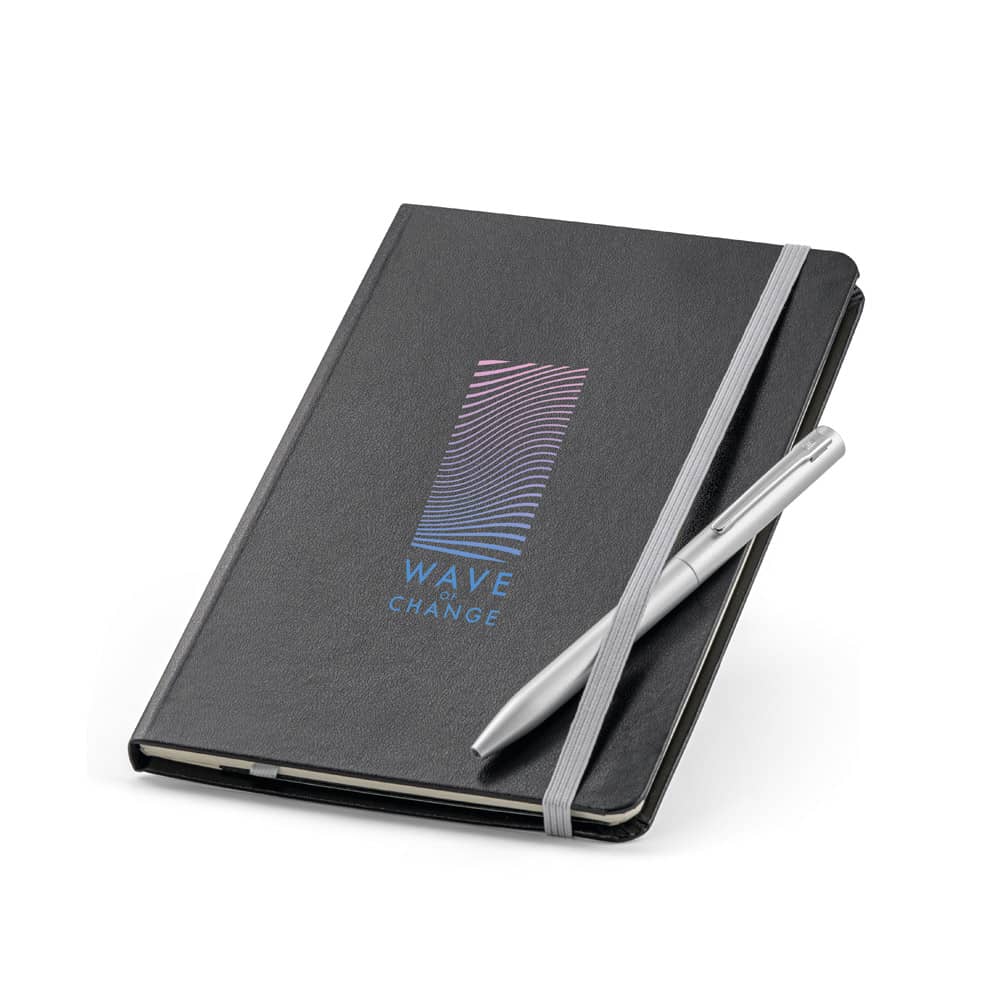 Conjunto composto por 1 caderno e 1 caneta esferográfica