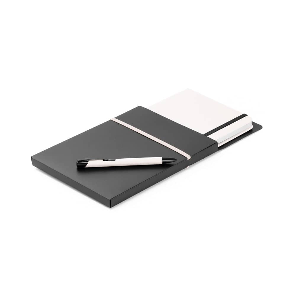 Conjunto de caderno A5 e caneta esferográfica com escrita em azul
