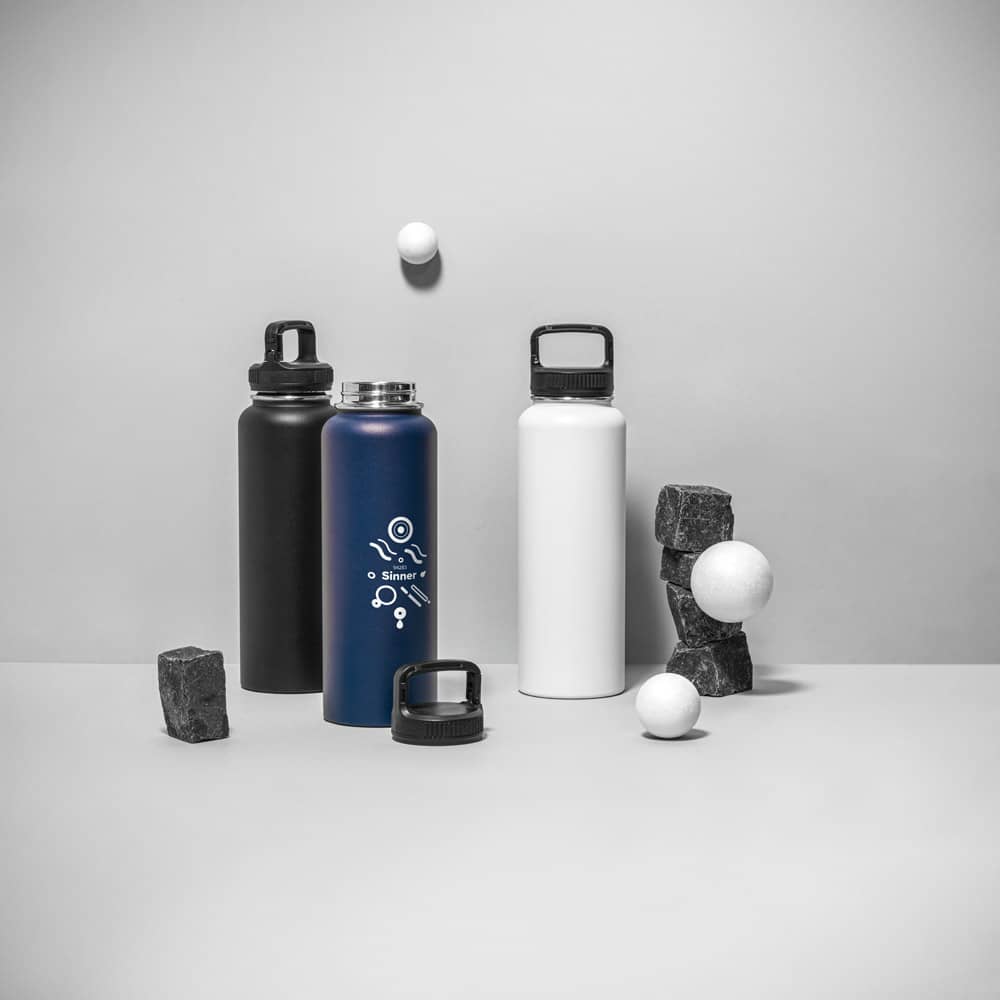 Garrafa esportiva térmica em aço inox 90% reciclado com revestimento em pó (1200 mL)