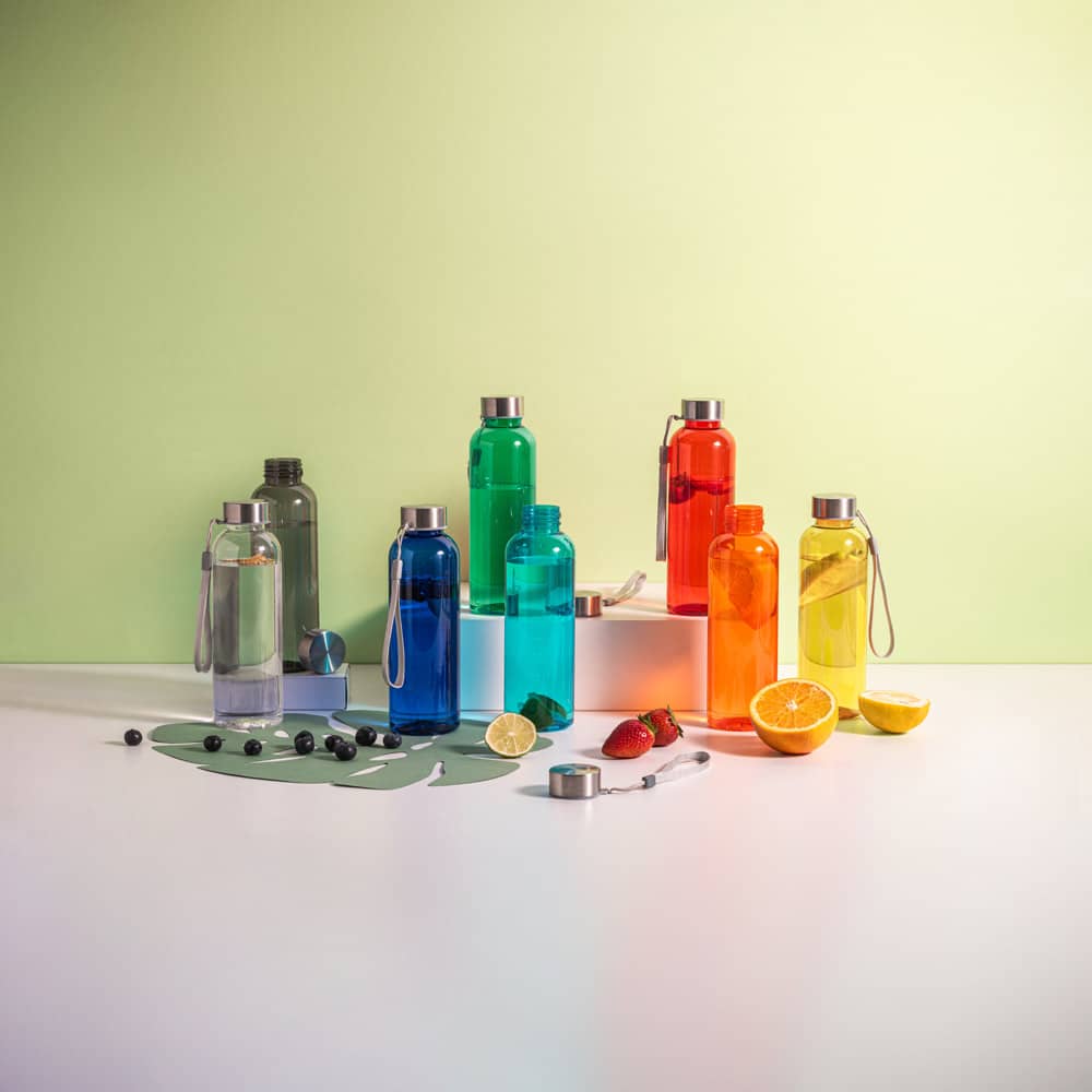 Squeeze em PET 100% reciclado com pega em corda (580 mL)