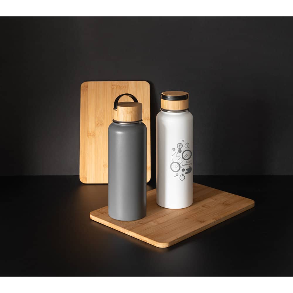 Garrafa térmica em aço inox 90% reciclado de parede dupla isolada a vácuo, com revestimento em pó (1200 mL)