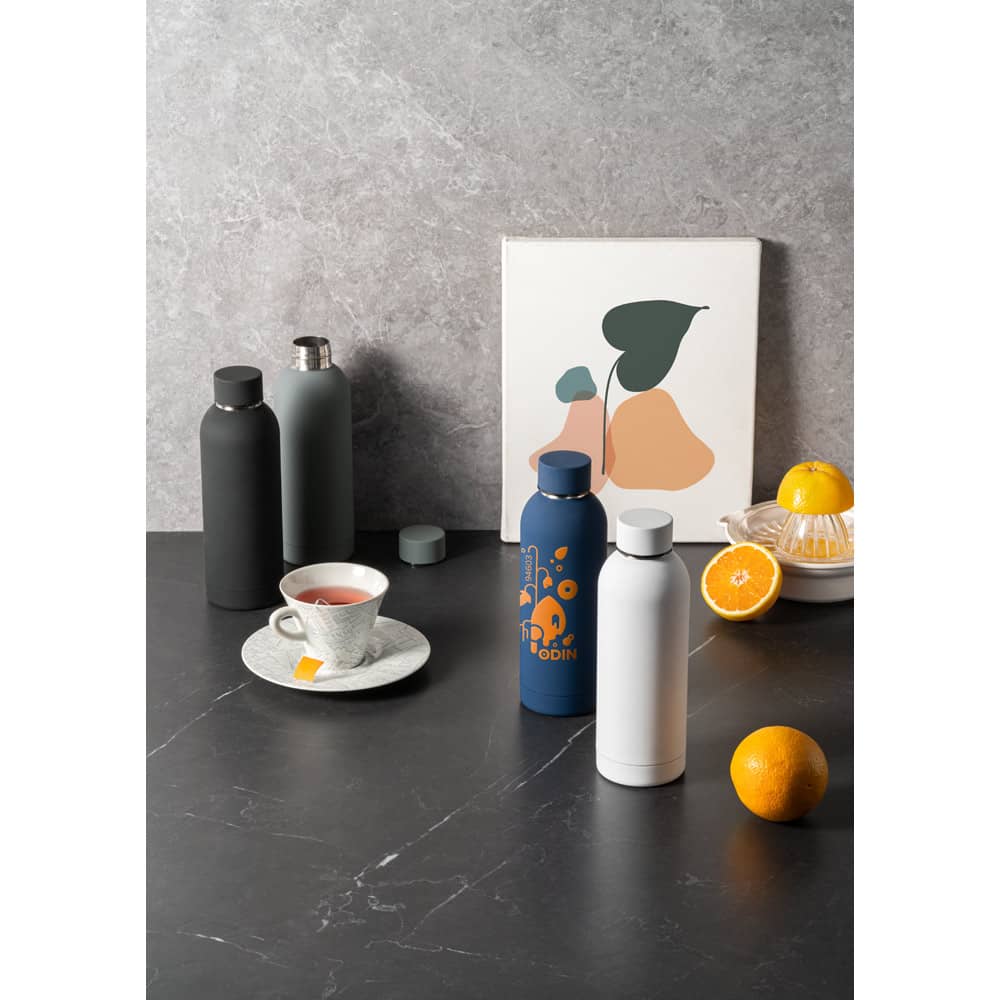 Garrafa térmica em aço inox 36% reciclado de parede dupla isolada a vácuo (550 mL)