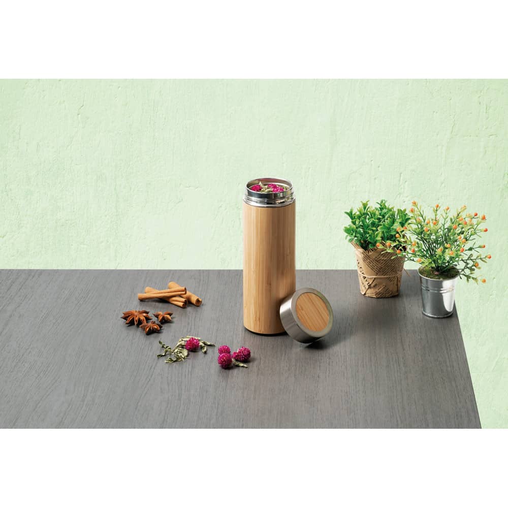 Garrafa térmica em aço inox 90% reciclado e bambu, de parede dupla isolada a vácuo (430 mL)