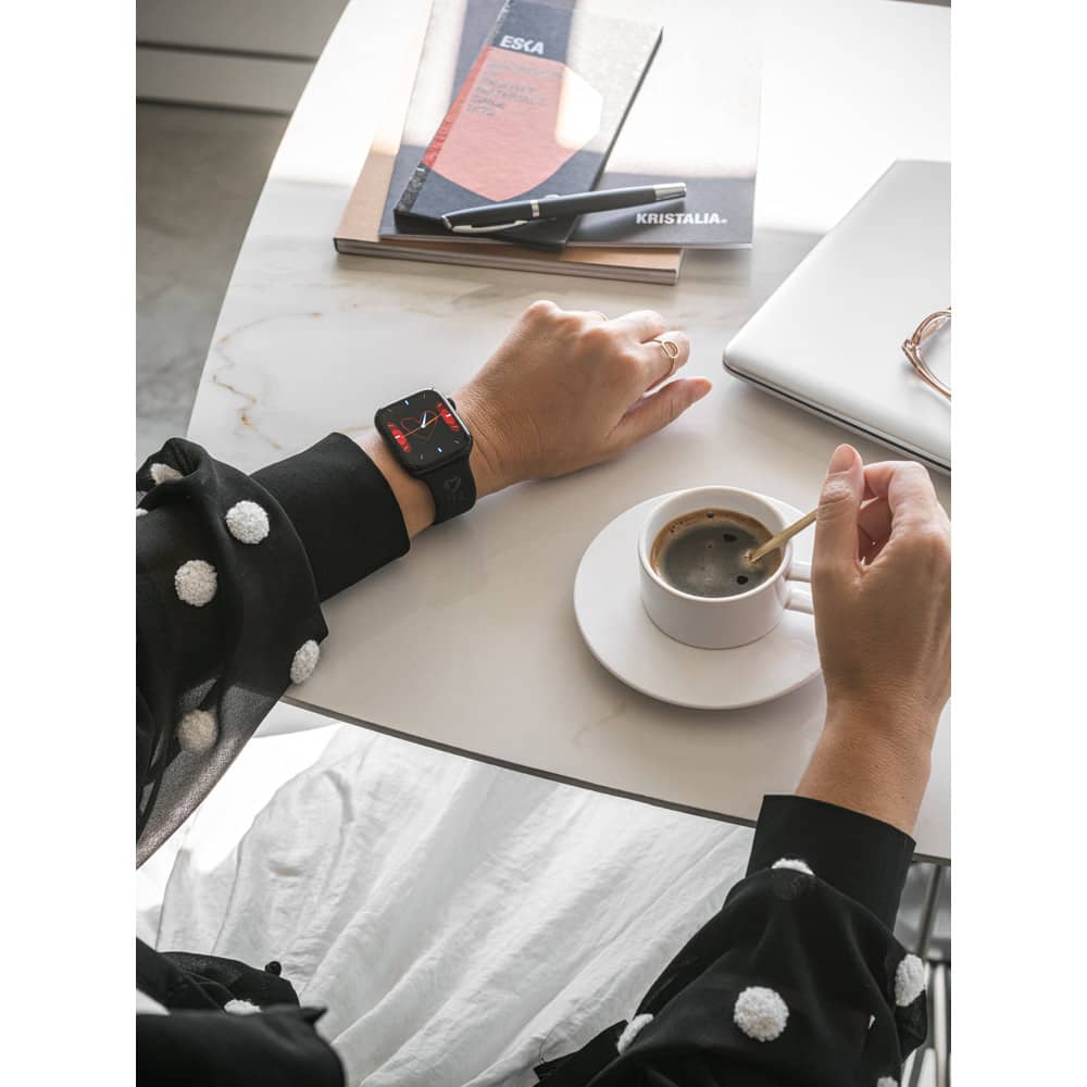 Relógio inteligente com bracelete em silicone e à prova de salpicos de água (IPX4)