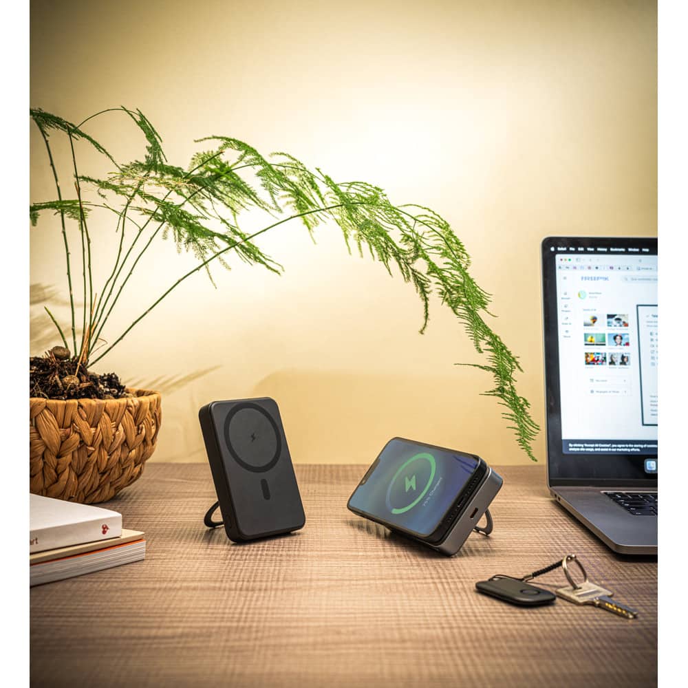 WARSHEL 10. Bateria portátil magnética com carregador por indução super-rápido (10'000 mAh), em ABS 100% reciclado