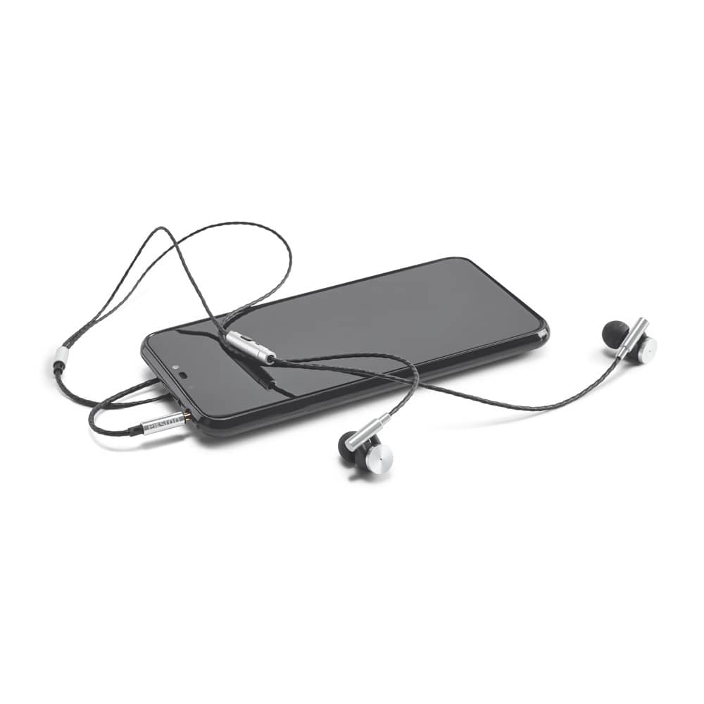 Fones de ouvido em metal e ABS
