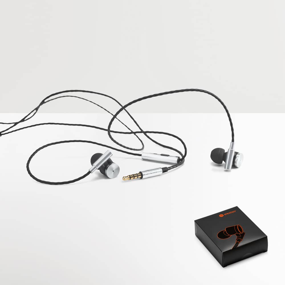 Fones de ouvido em metal e ABS