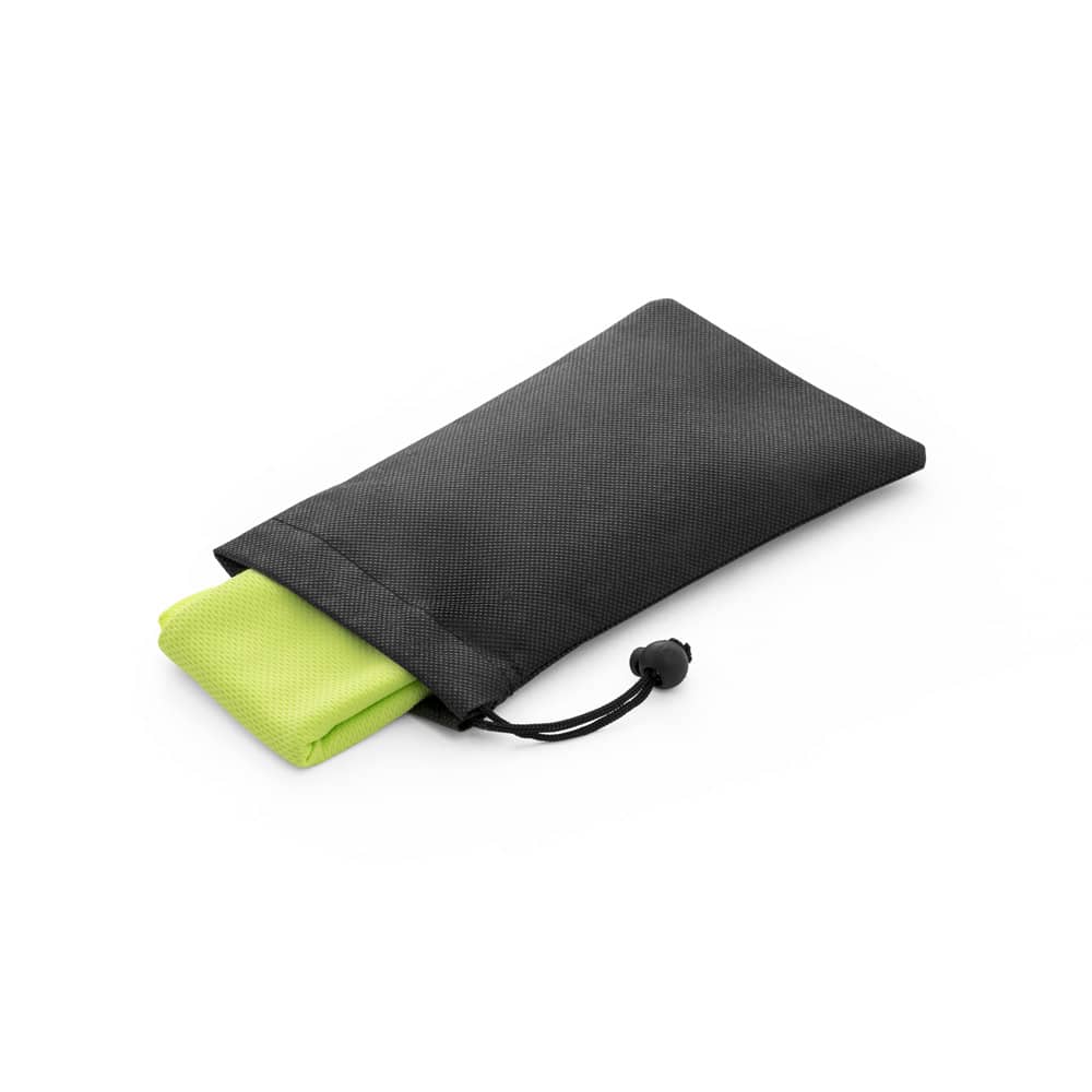 Toalha esportiva refrescante em poliéster 100% reciclado com bolsa em non-woven