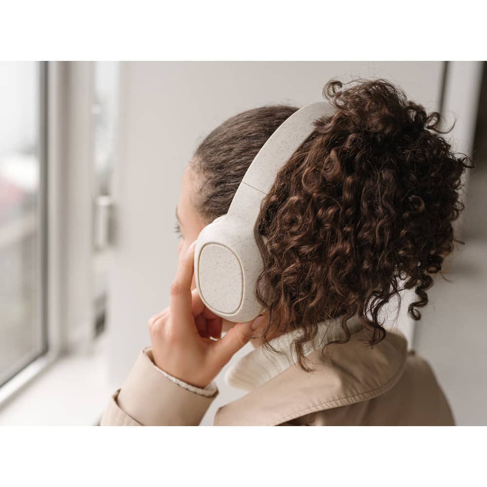 Fones de ouvido wireless dobráveis com autonomia de 13h (400 mAh), em fibra de palha de trigo e ABS
