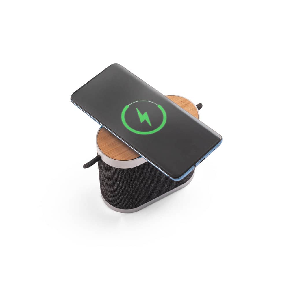 Caixa de som de 5W com carregador por indução super-rápido e autonomia de 2h (1'200 mAh), em bambu e PET 100% reciclado
